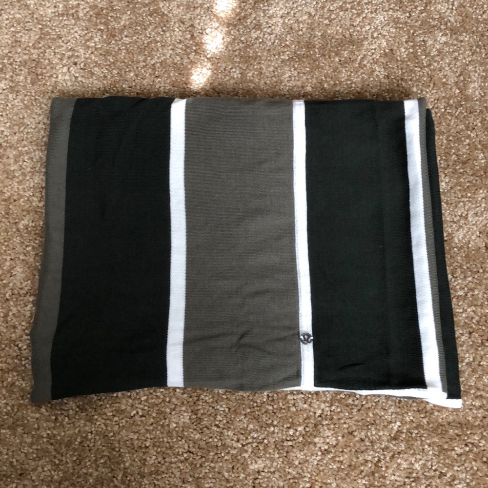 Lululemon heart opener infinity scarf